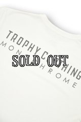 TROPHY CLOTHING/“MONOCHROME” LOGO POCKET PC L/S TEE